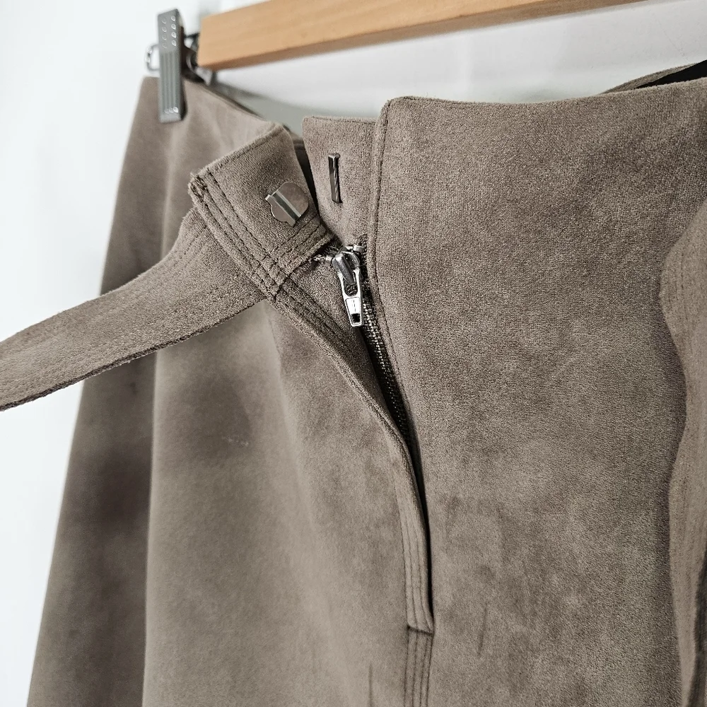 Aritzia Babaton Cecily Faux Suede  A-Line Midi Skirt Sz 4 Taupe Self-tie belt